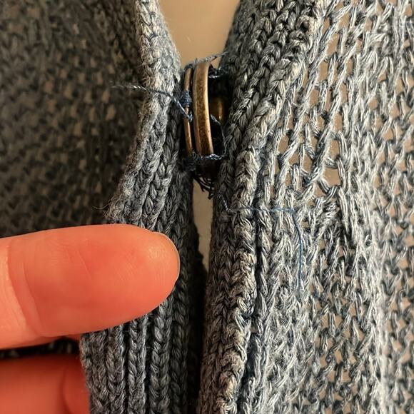 Free People Brand Size XS Oversized Blue Knit Lightweight Cardigan Sweater - Picture 2 of 6